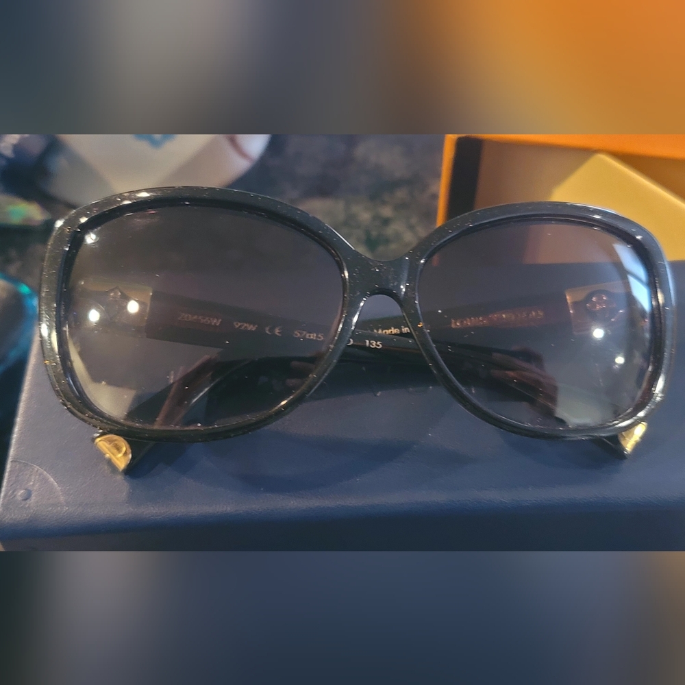 Authentic LOUIS VUITTON Brown Glitter Frame Heather Strass Sunglasses, Tortoise - Picture 4 of 16